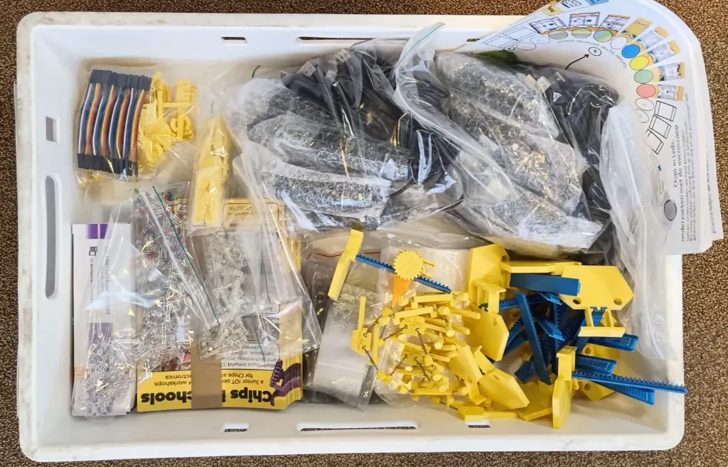 Chips in Leds werkset 16 werkplekken Junior IOT A8